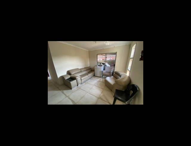 3 BEDROOM HOUSE FOR SALE IN THE ORCHARDS